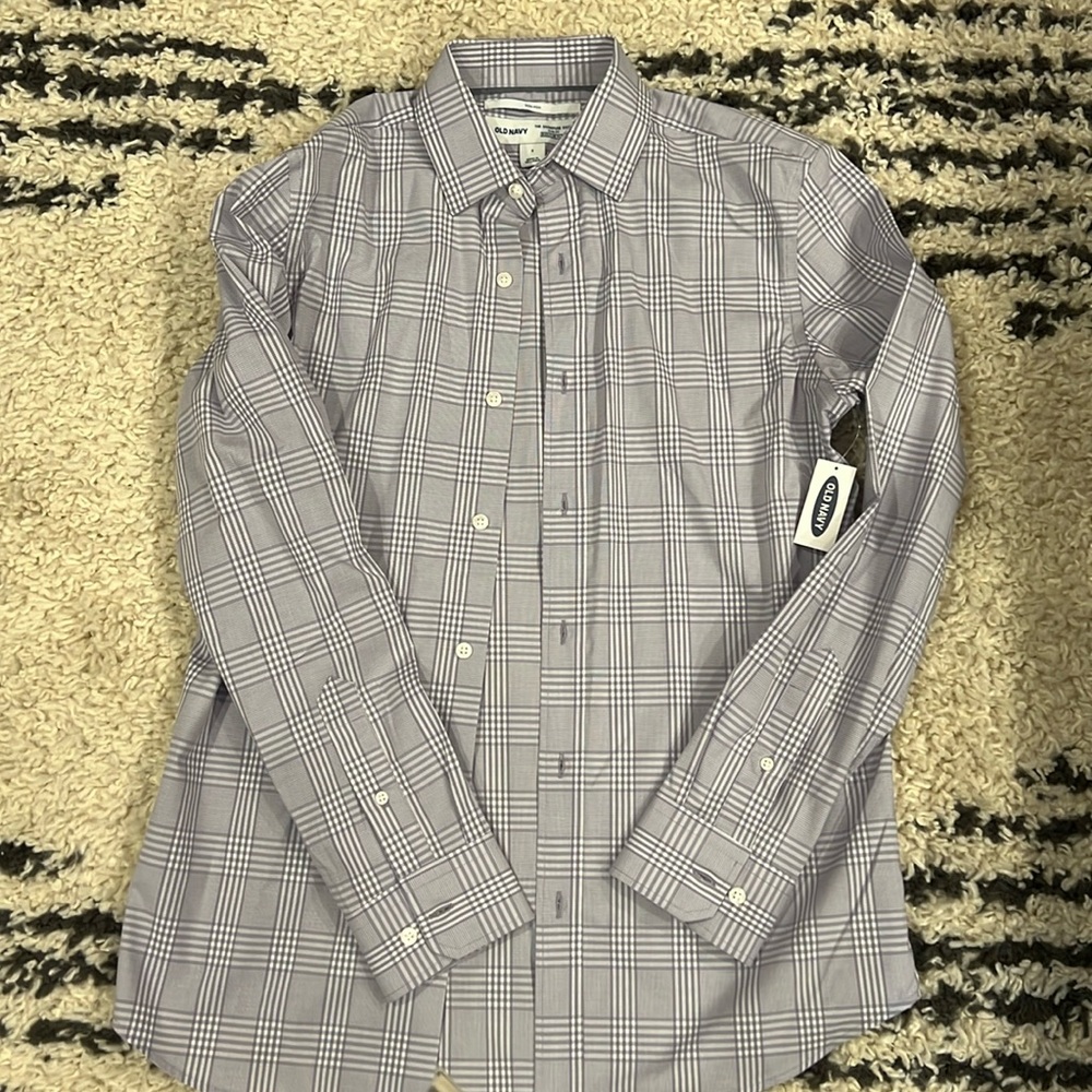Light Purple Men’s Old Navy non-iron slim fit dress shirt (built-in flex)